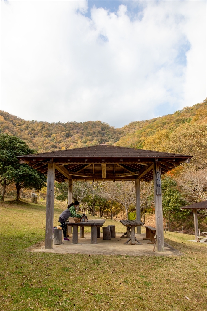 丸太の椅子づくり ～大人も熱中！ 公園の檜を椅子に(なか